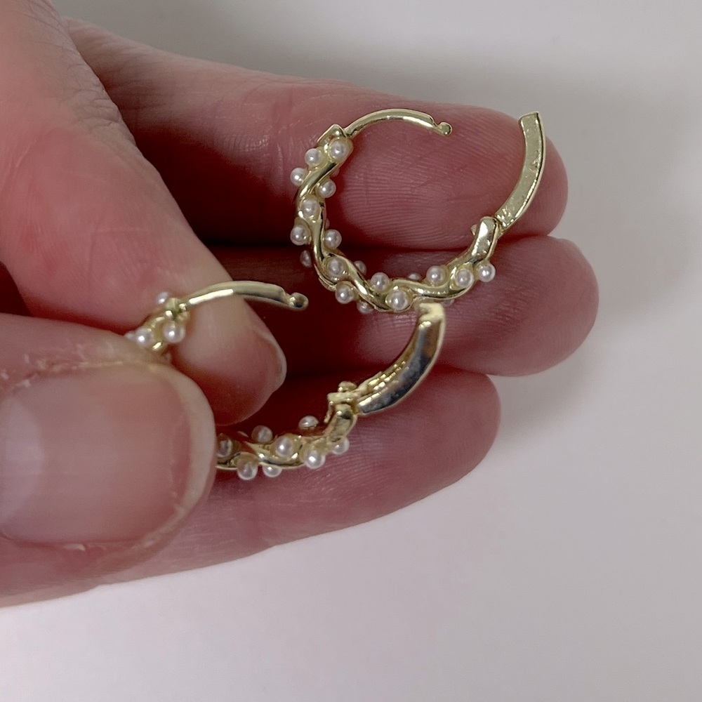 Earrings- Petite&classy. Pearl Beads wrapped over .5” diam. NIP casual to dressy - Picture 5 of 6